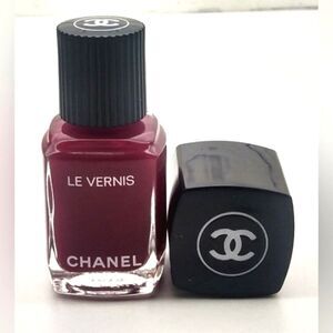 Chanel Le Vernis Emblematic Nails